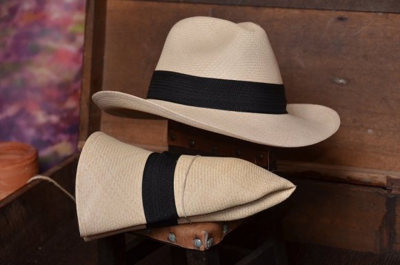 Black Carriel, Poncho and Aguadeño Hat