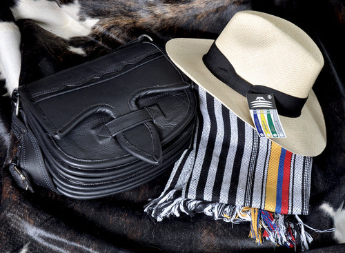 Black Carriel, Poncho and Aguadeño Hat